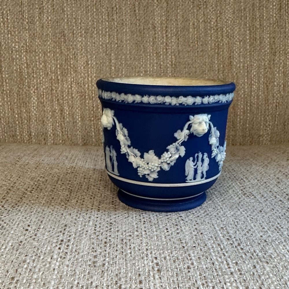 Early 20th Century Wedgwood Cobalt Blue Jasperware Planter – Timeless Elegance